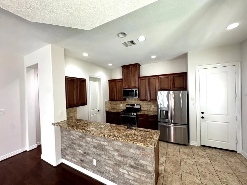 22 W Oaks Drive Pasadena, TX 77058