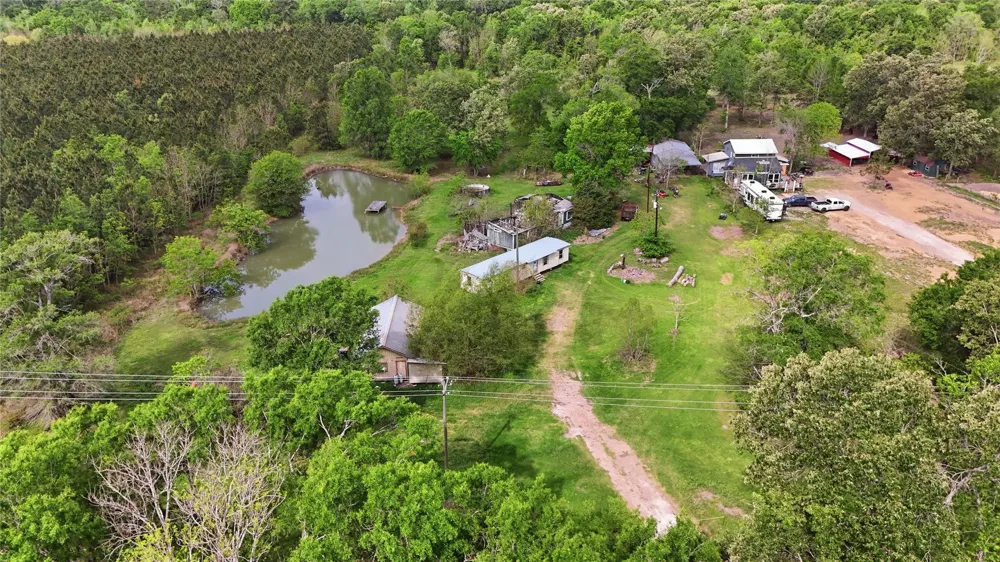 726 County Road 2078 Hull, TX 77564