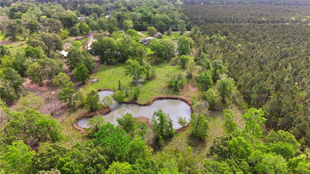 726 County Road 2078 Hull, TX 77564