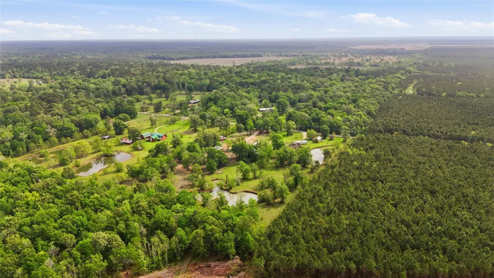 726 County Road 2078 Hull, TX 77564