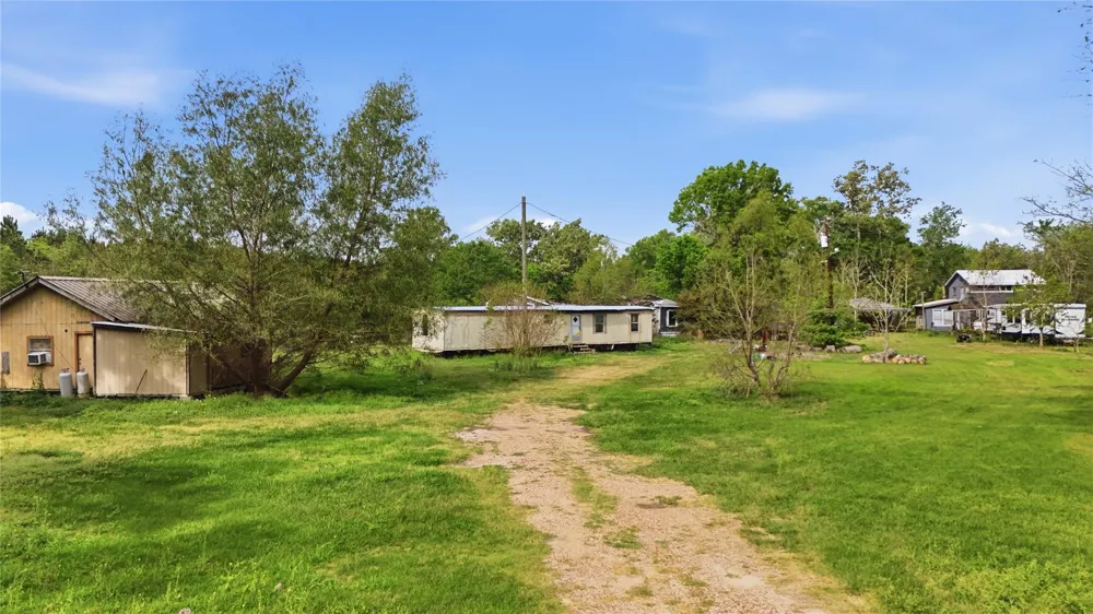 726 County Road 2078 Hull, TX 77564