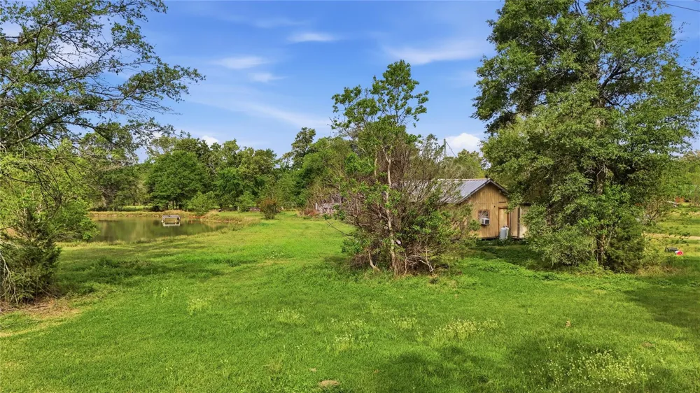 726 County Road 2078 Hull, TX 77564