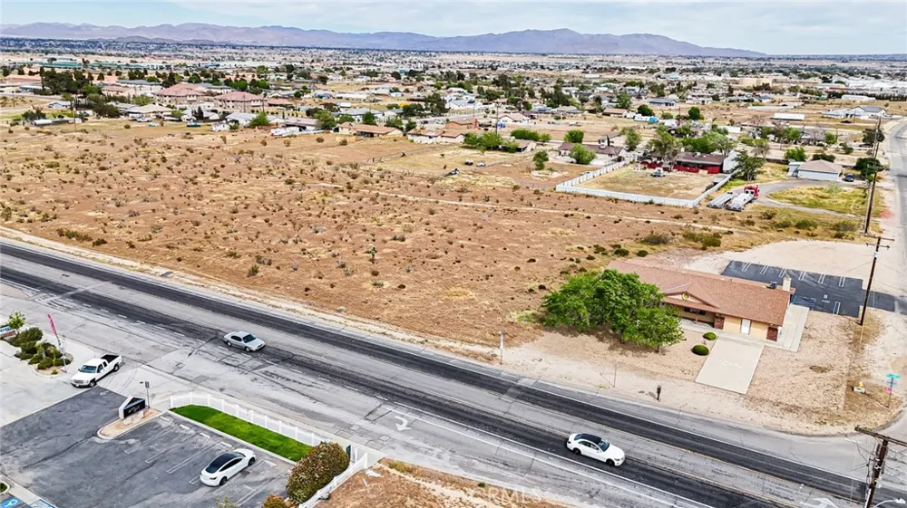 11695 Hesperia Road Hesperia, CA 92345