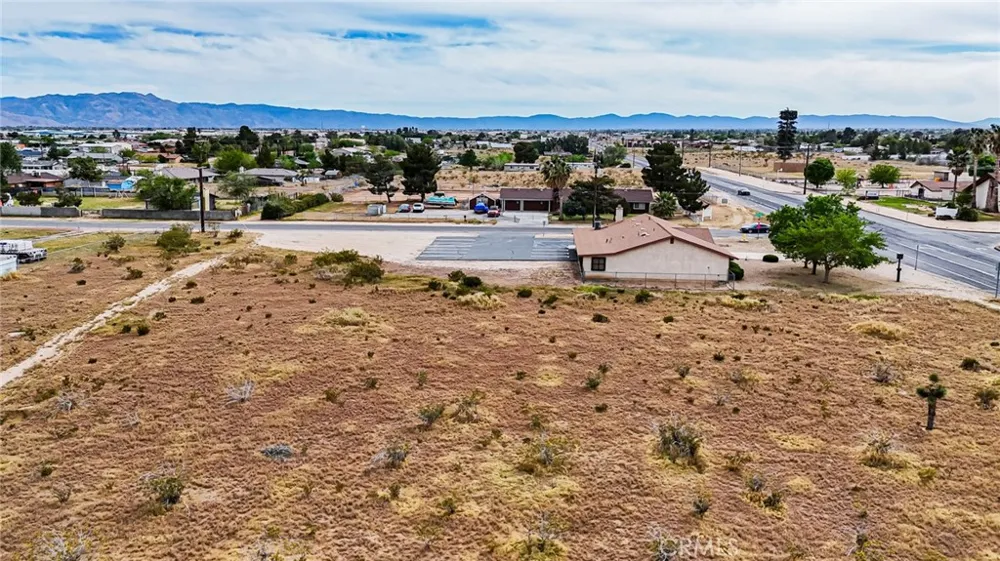 11695 Hesperia Road Hesperia, CA 92345