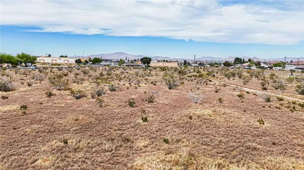 11695 Hesperia Road Hesperia, CA 92345