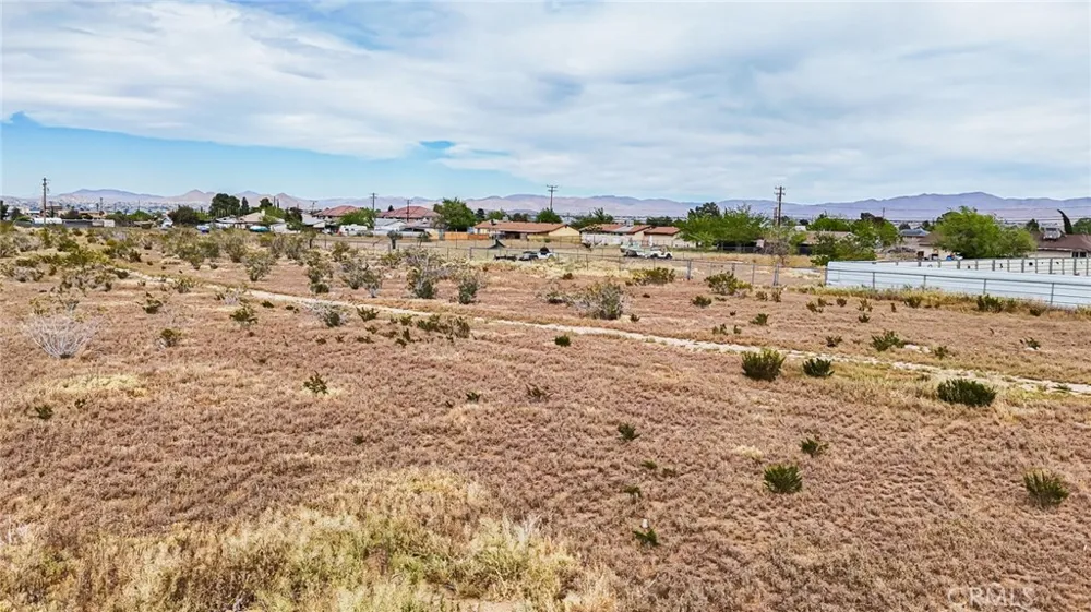 11695 Hesperia Road Hesperia, CA 92345
