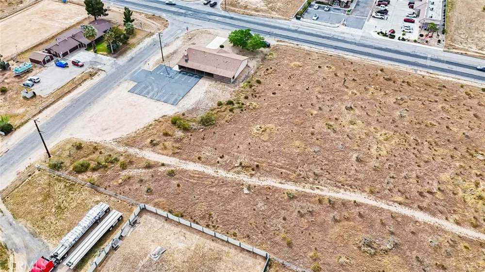 11695 Hesperia Road Hesperia, CA 92345