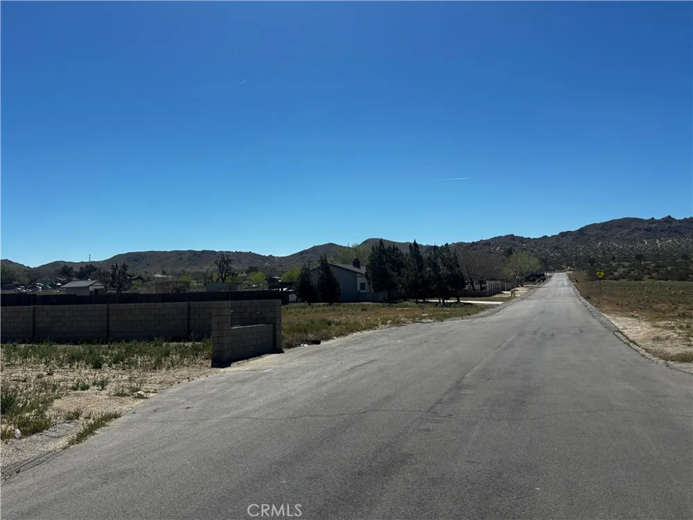 152nd Street Lake Los Angeles, CA 93535