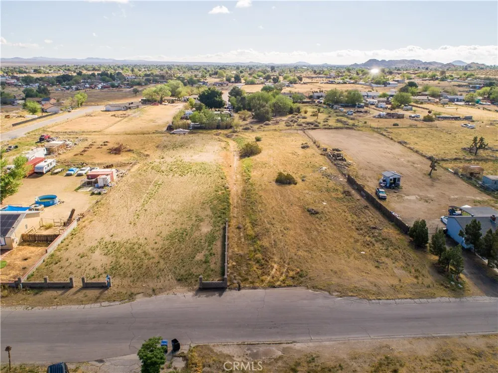 152nd Street Lake Los Angeles, CA 93535