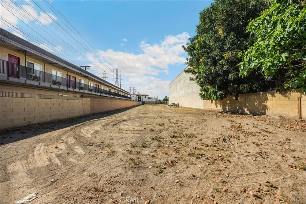 8826 Artesia Bellflower, CA 90706