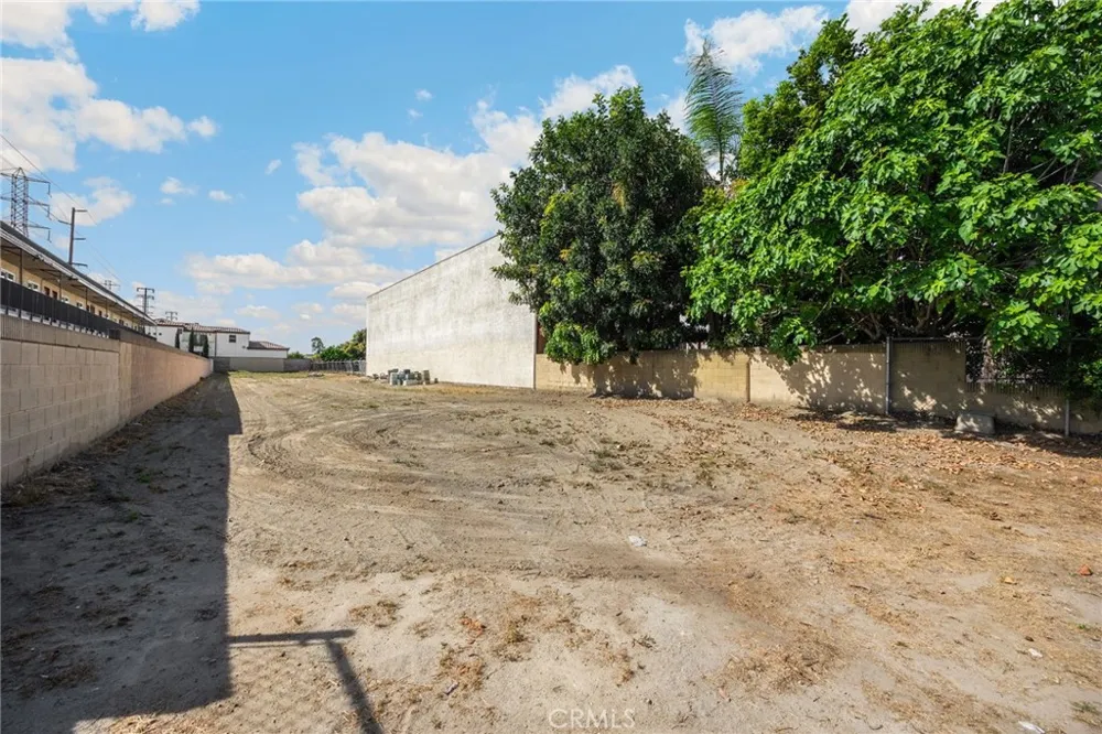 8826 Artesia Bellflower, CA 90706