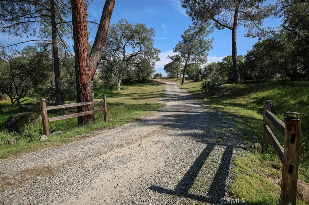 41121 Long Hollow Coarsegold, CA 93614