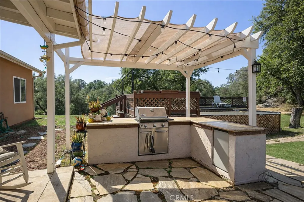 41121 Long Hollow Coarsegold, CA 93614