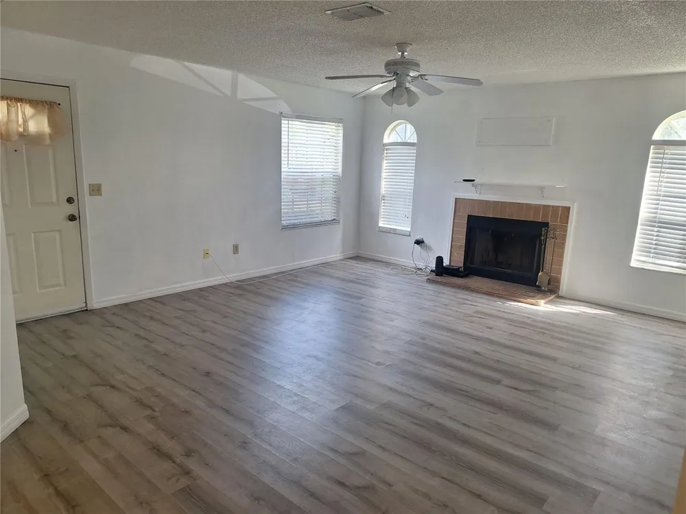 11910 SKYLAKE PLACE #E Temple Terrace, FL 33617