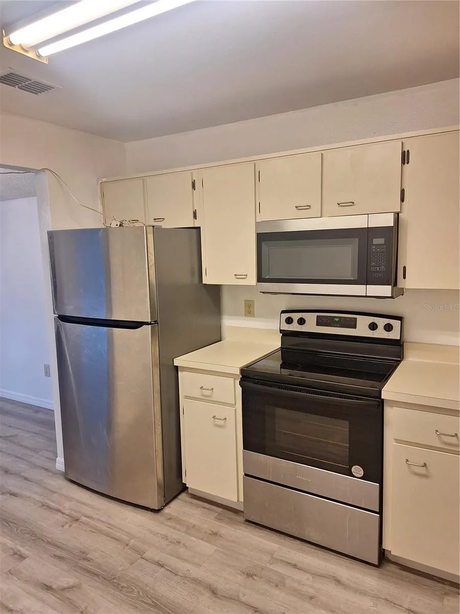 11910 SKYLAKE PLACE #E Temple Terrace, FL 33617