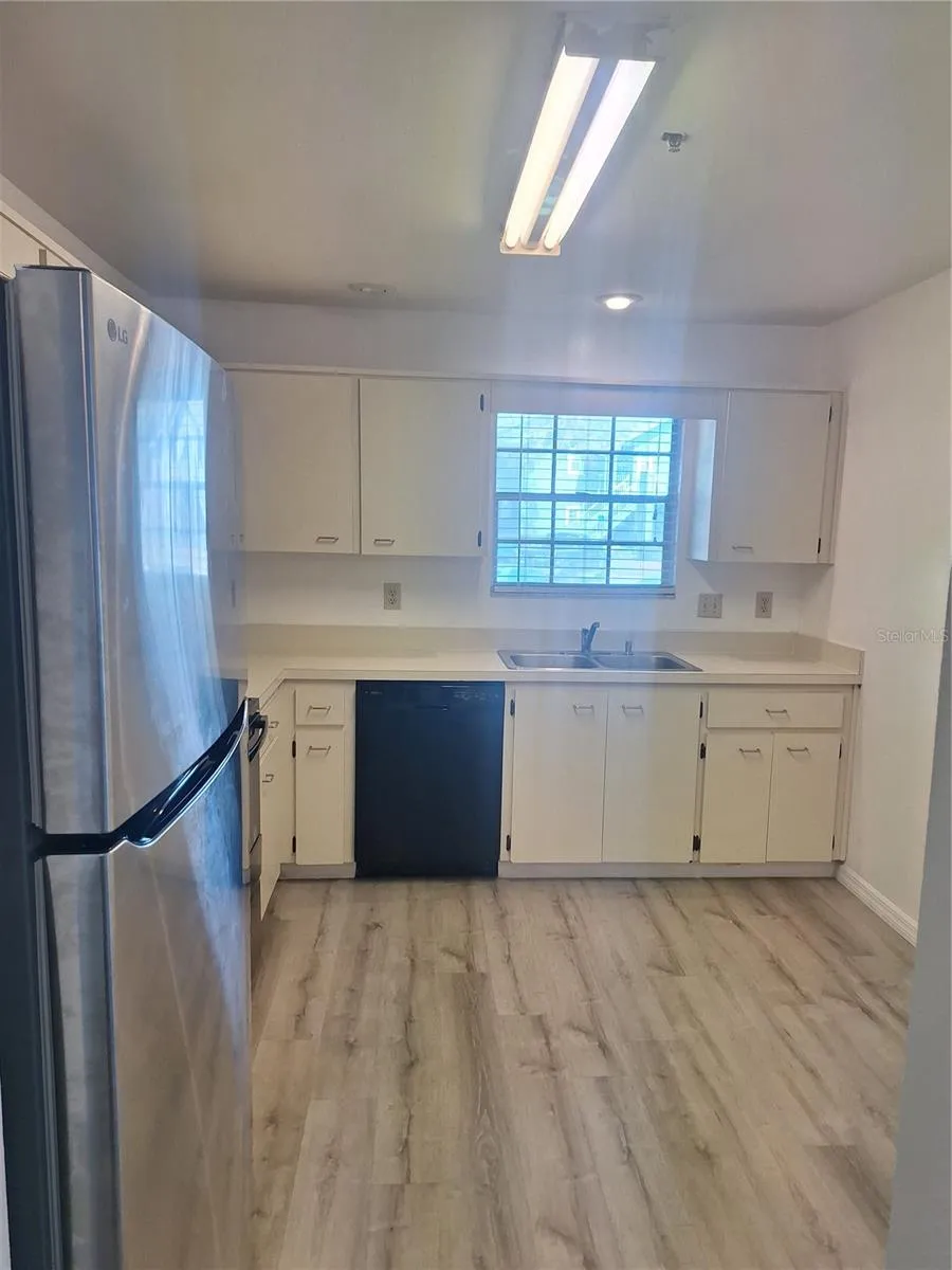 11910 SKYLAKE PLACE #E Temple Terrace, FL 33617