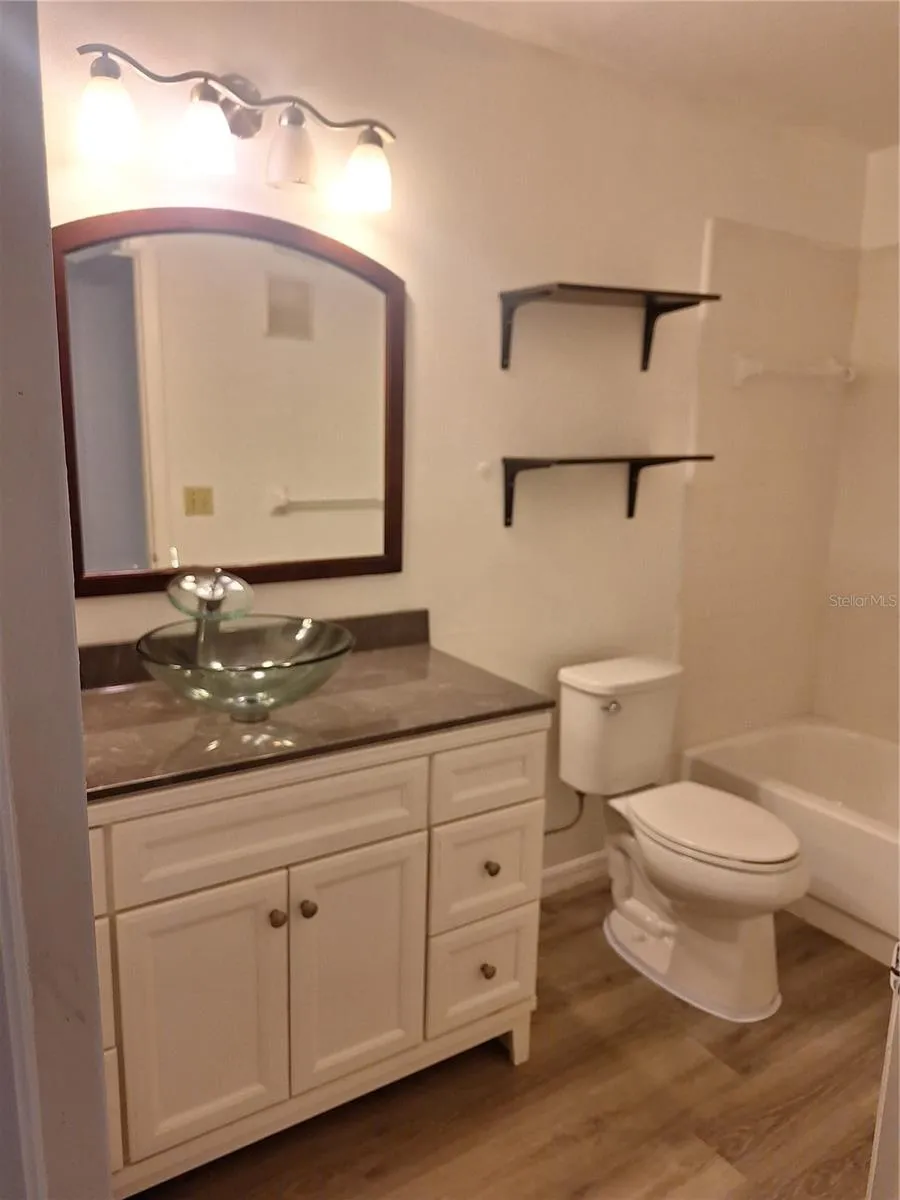 11910 SKYLAKE PLACE #E Temple Terrace, FL 33617