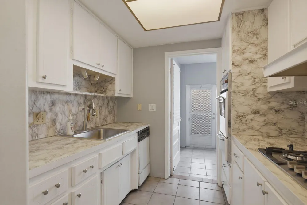 2011 58TH AVENUE #5 St Petersburg, FL 33714