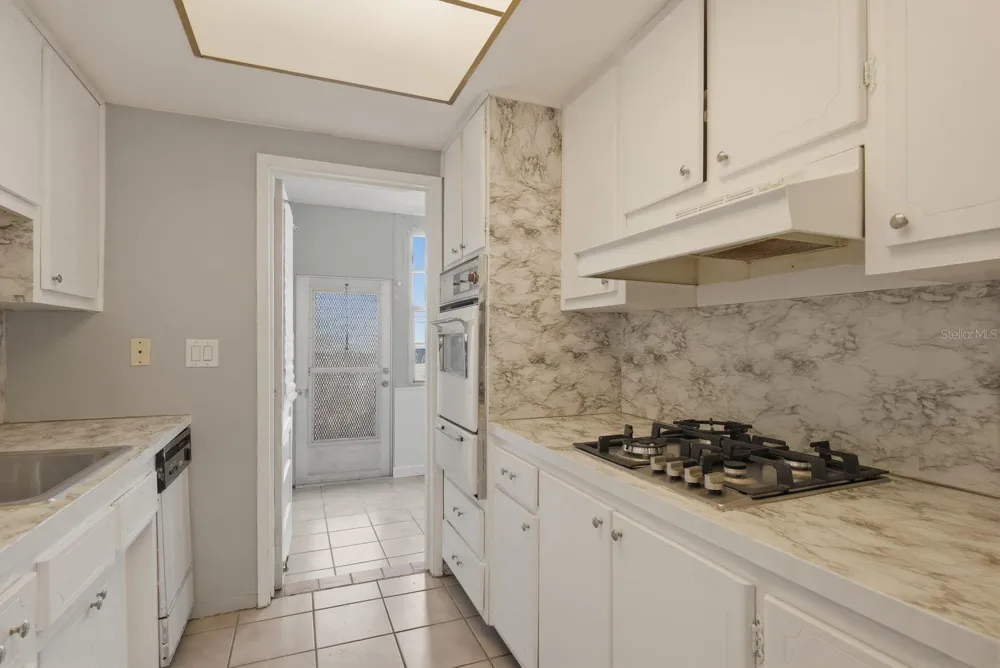 2011 58TH AVENUE #5 St Petersburg, FL 33714