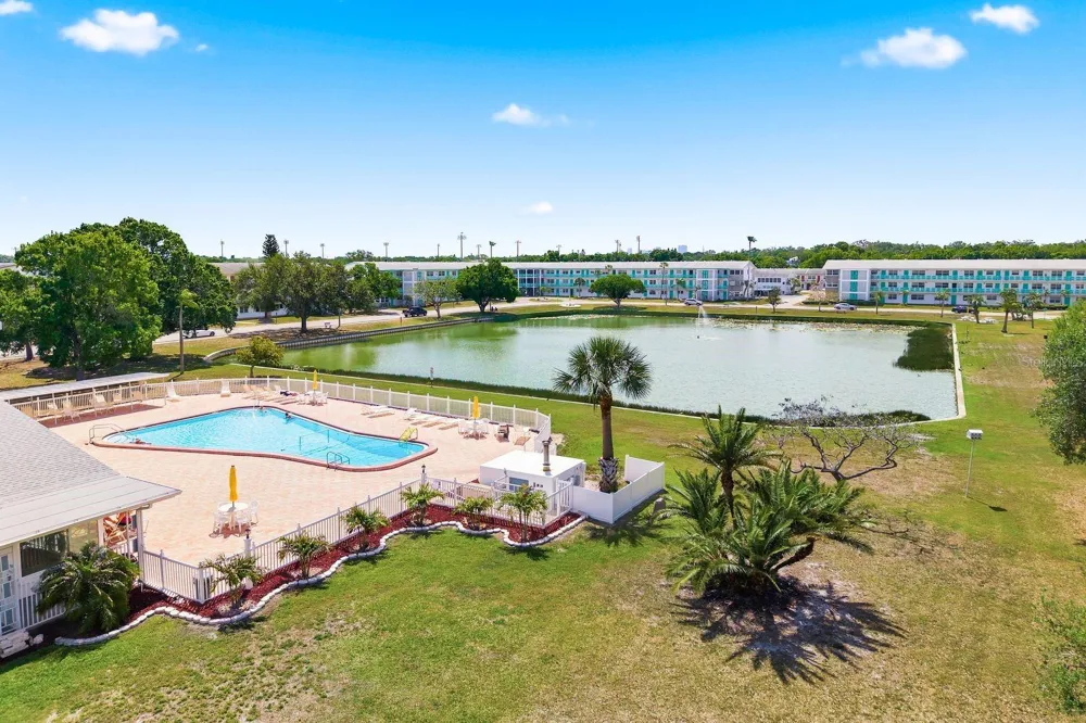 2011 58TH AVENUE #5 St Petersburg, FL 33714