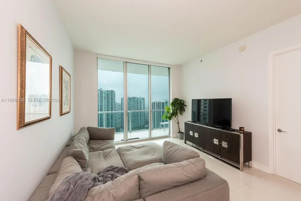55 SE 6th St #4200 Miami, FL 33131