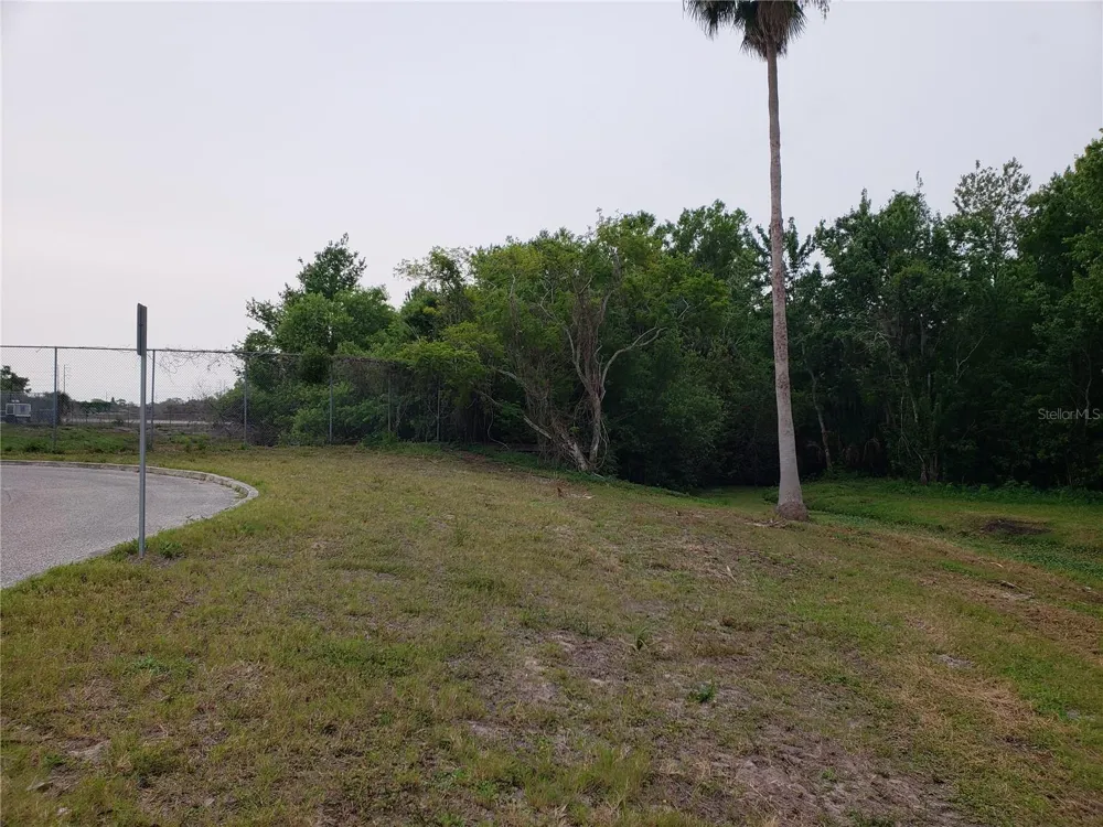 GROSSE AVENUE Tarpon Springs, FL 34689