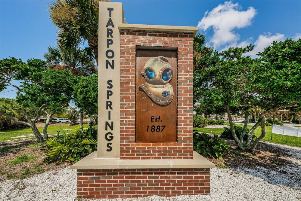 GROSSE AVENUE Tarpon Springs, FL 34689