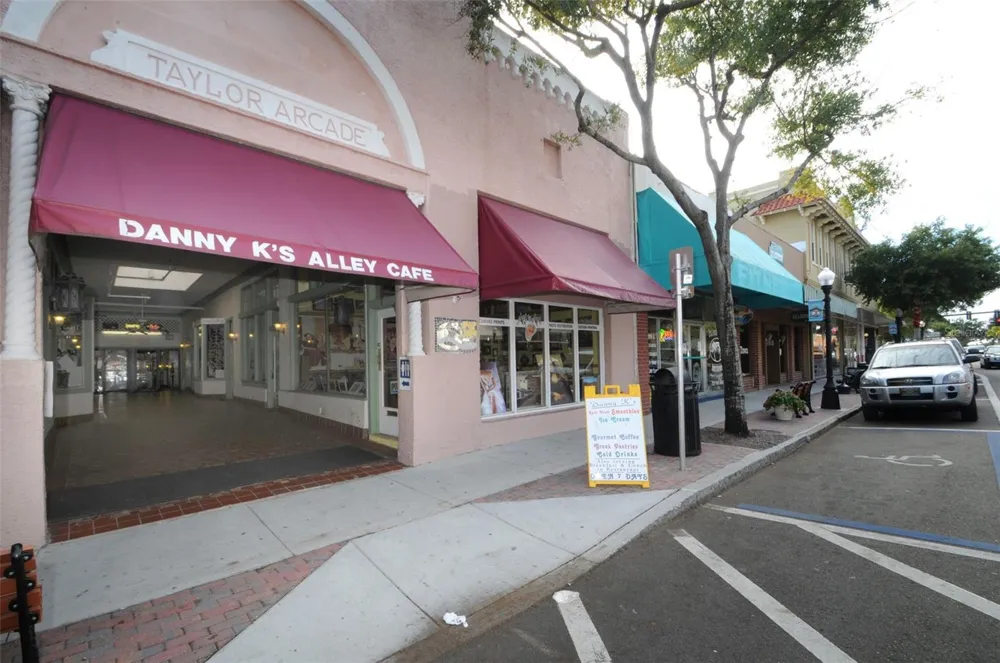 GROSSE AVENUE Tarpon Springs, FL 34689