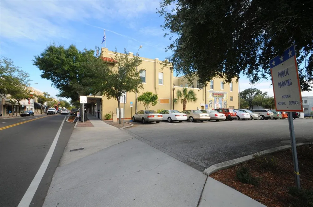 GROSSE AVENUE Tarpon Springs, FL 34689