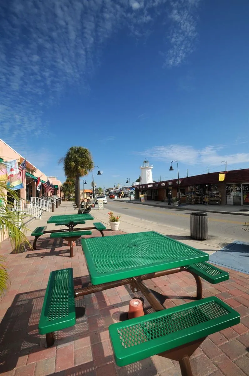 GROSSE AVENUE Tarpon Springs, FL 34689