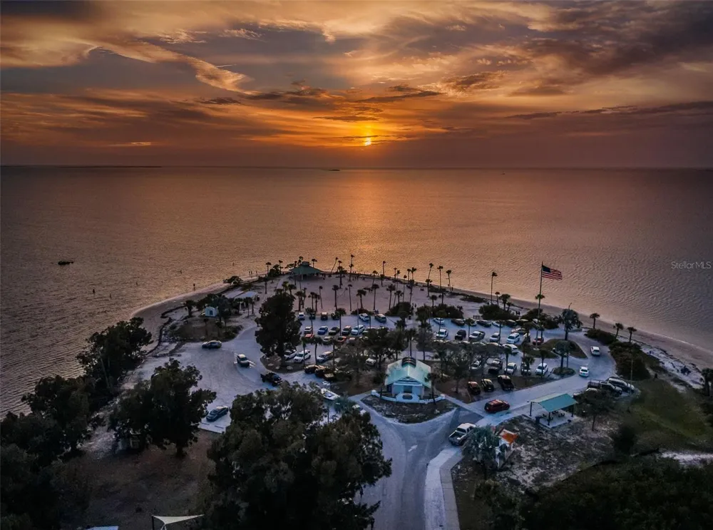 GROSSE AVENUE Tarpon Springs, FL 34689