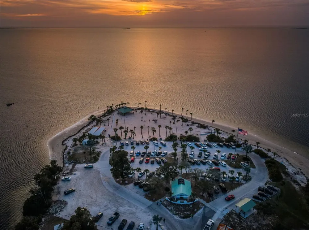 GROSSE AVENUE Tarpon Springs, FL 34689