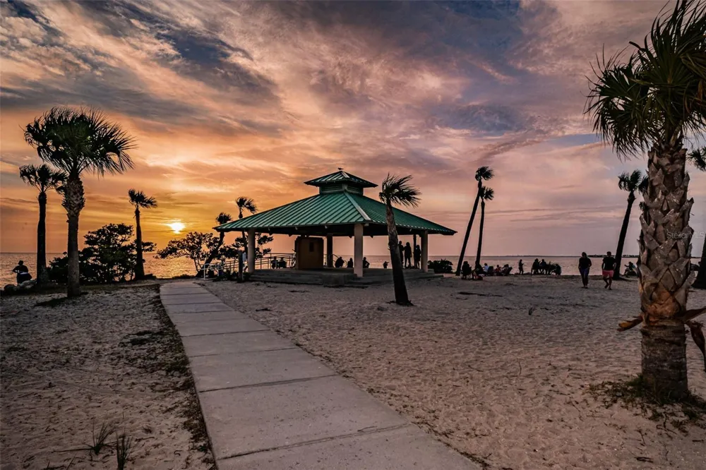 GROSSE AVENUE Tarpon Springs, FL 34689