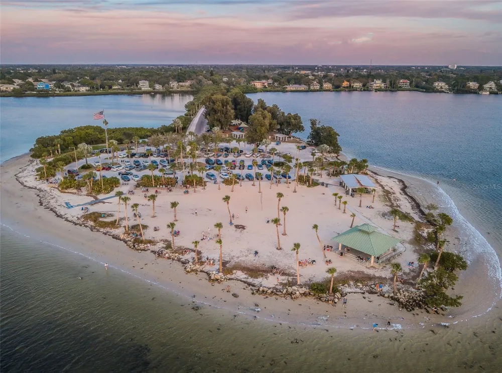 GROSSE AVENUE Tarpon Springs, FL 34689