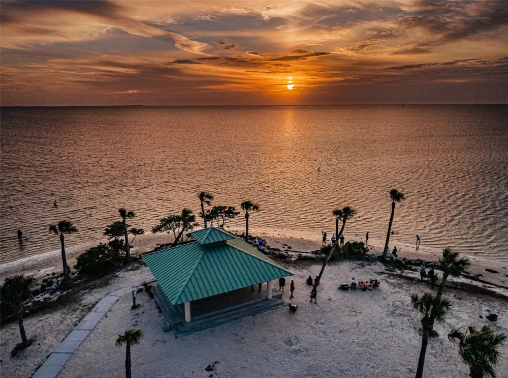 GROSSE AVENUE Tarpon Springs, FL 34689