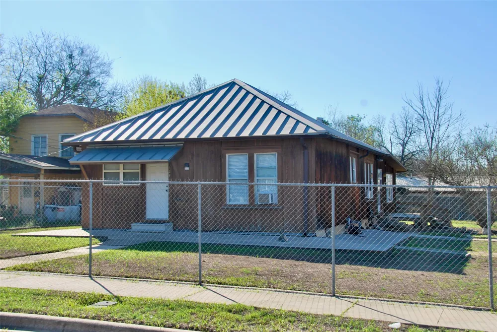 125 W Wallace Street Gonzales, TX 78629