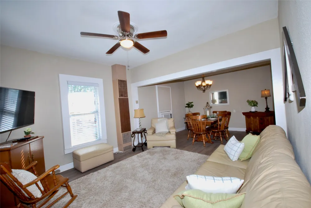125 W Wallace Street Gonzales, TX 78629