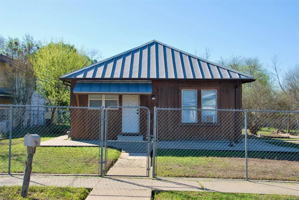 125 W Wallace Street Gonzales, TX 78629