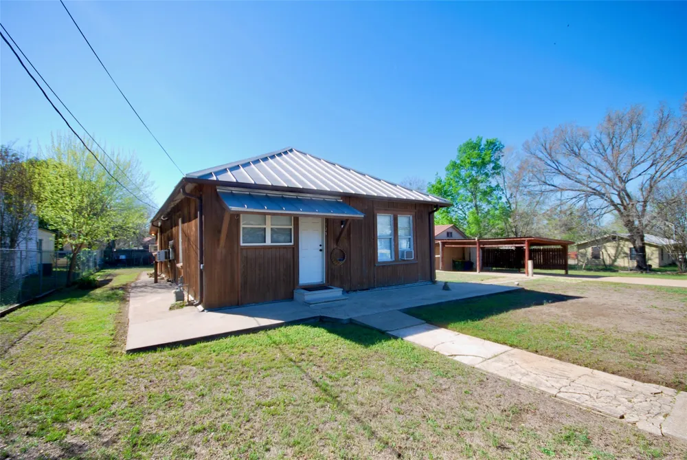 125 W Wallace Street Gonzales, TX 78629