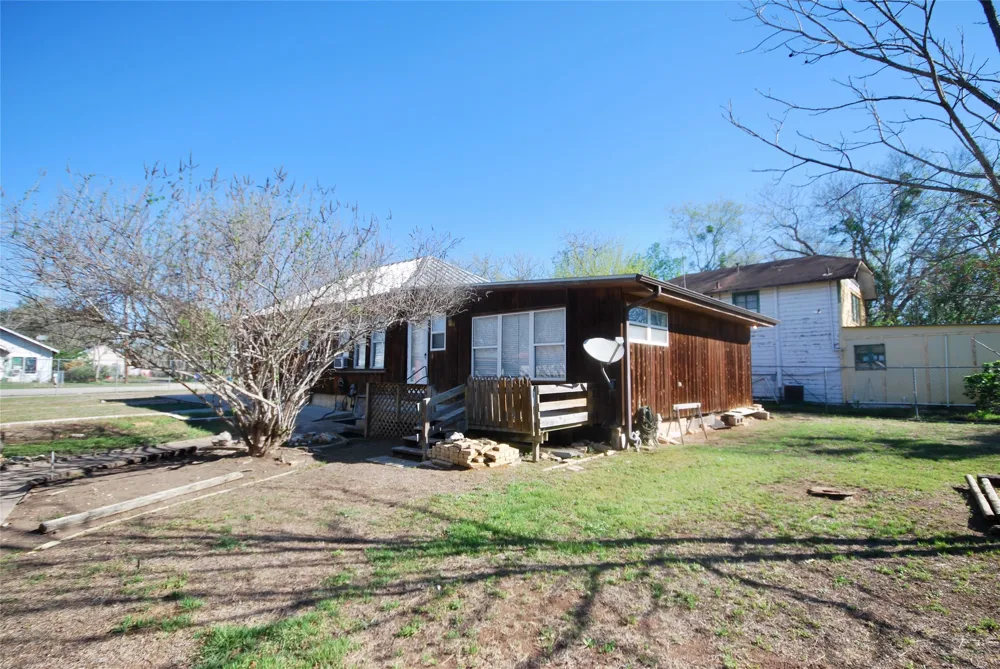 125 W Wallace Street Gonzales, TX 78629