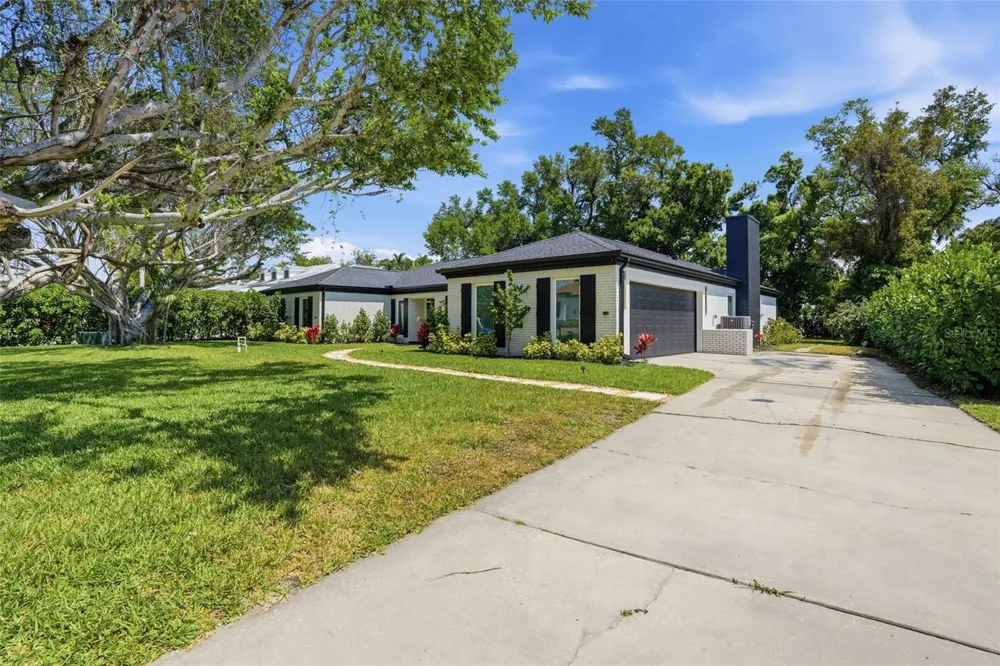 3931 W RIVERSIDE DRIVE Fort Myers, FL 33901