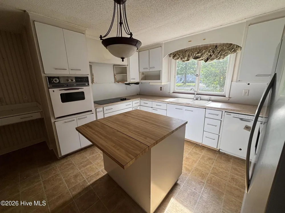 4512 W Fairway Drive Trent Woods, NC 28562