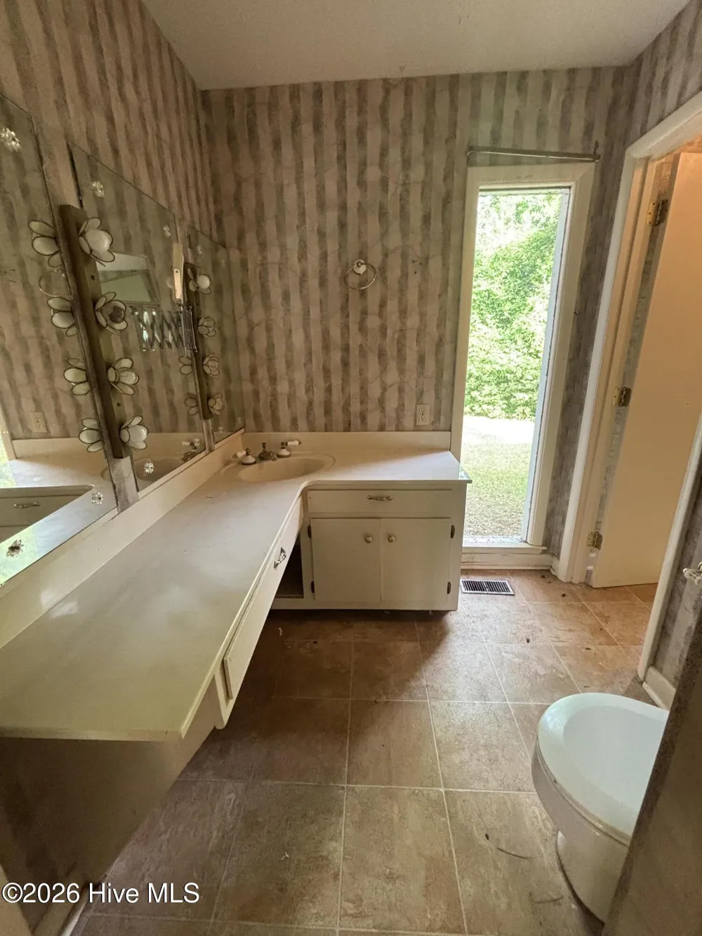 4512 W Fairway Drive Trent Woods, NC 28562