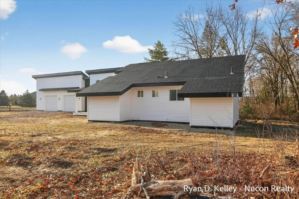 8411 Peninsula Drive W Morton Township, MI 49346
