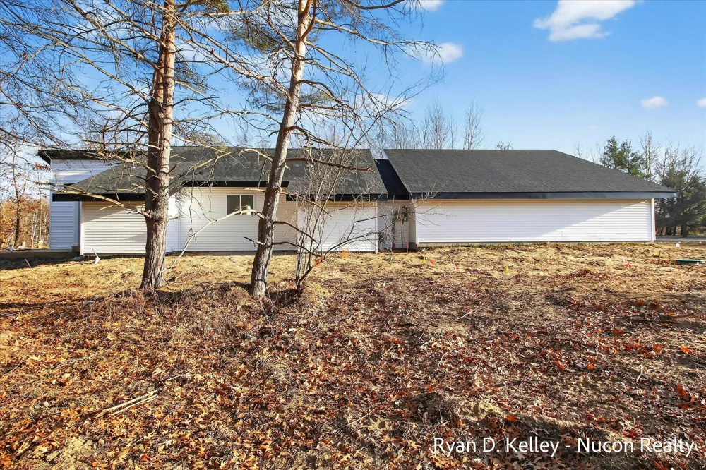 8411 Peninsula Drive W Morton Township, MI 49346
