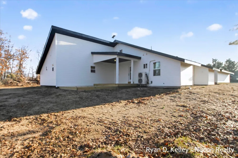 8411 Peninsula Drive W Morton Township, MI 49346