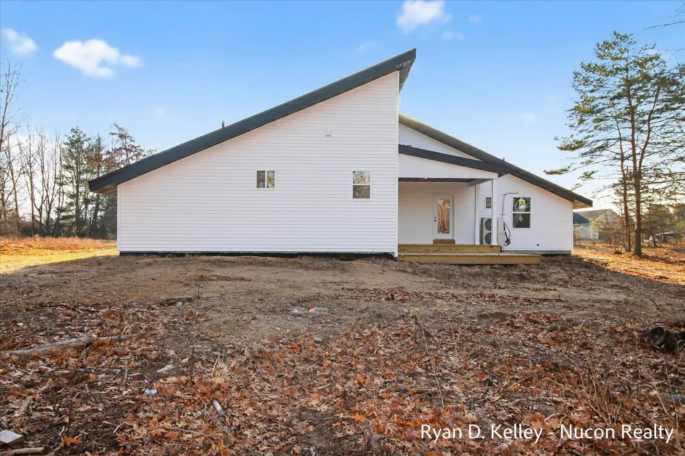 8411 Peninsula Drive W Morton Township, MI 49346
