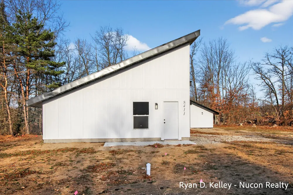 8411 Peninsula Drive W Morton Township, MI 49346