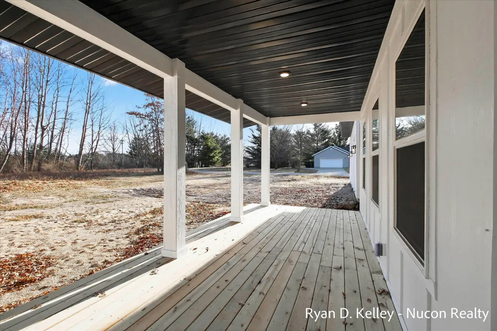 8411 Peninsula Drive W Morton Township, MI 49346