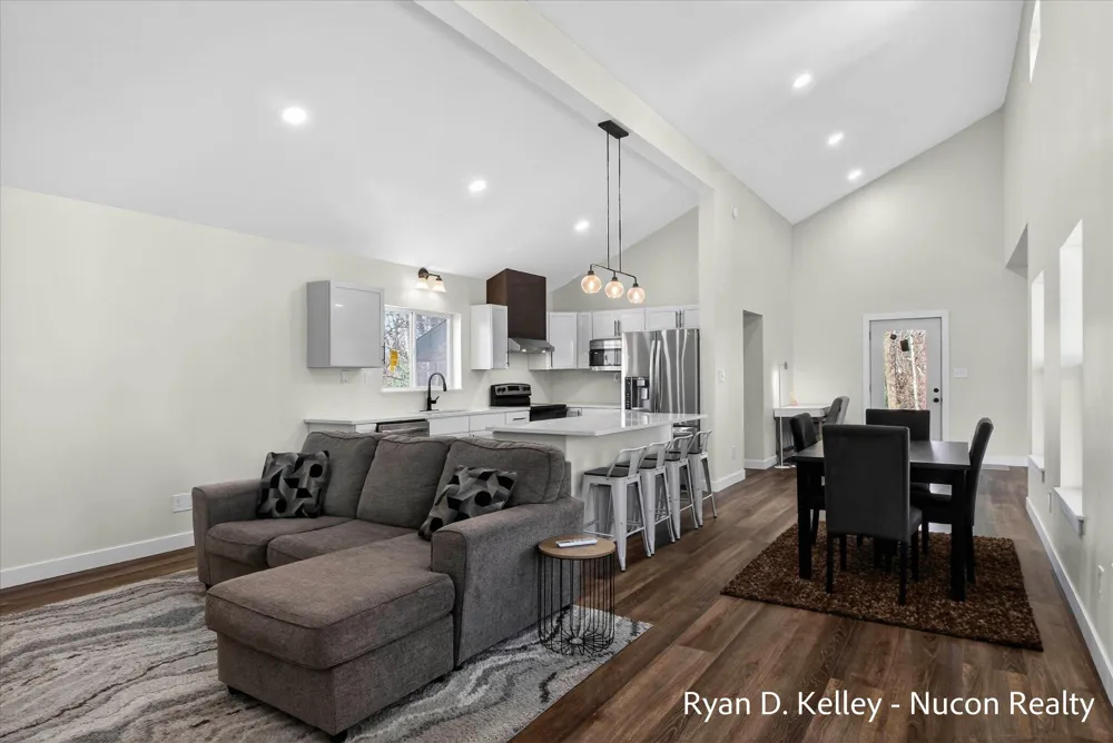 8411 Peninsula Drive W Morton Township, MI 49346